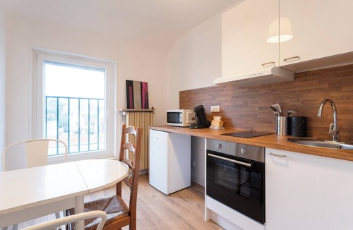 Poincare - Foch - Anatole France - Croix de Bourgogne Apartment | Hôtel des Cousines – Emma Apartment