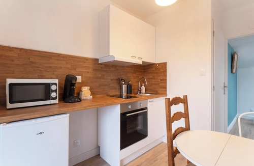 Poincare - Foch - Anatole France - Croix de Bourgogne Apartment | Hôtel des Cousines – Emma Apartment