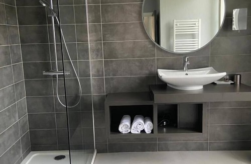 Semur-en-Auxois Hotel | Hôtel des Cymaises