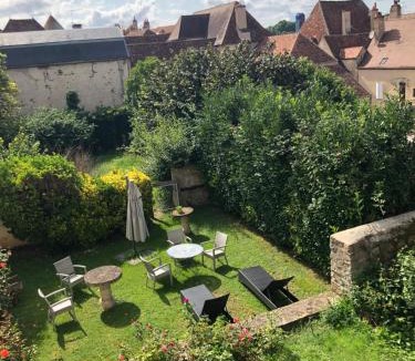 Semur-en-Auxois Hotel | Hôtel des Cymaises