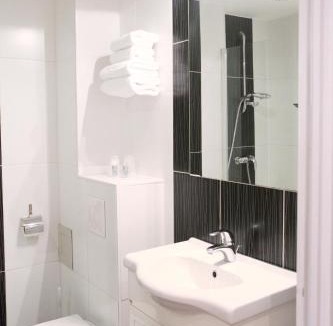 La Celle-sous-Gouzon Hotel | Hôtel Des Vosges