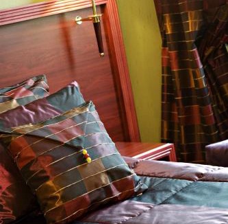 La Celle-sous-Gouzon Hotel | Hôtel Des Vosges