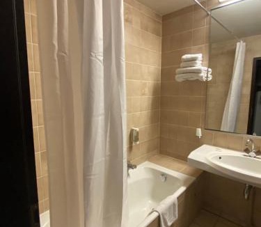 La Celle-sous-Gouzon Hotel | Hôtel Des Vosges