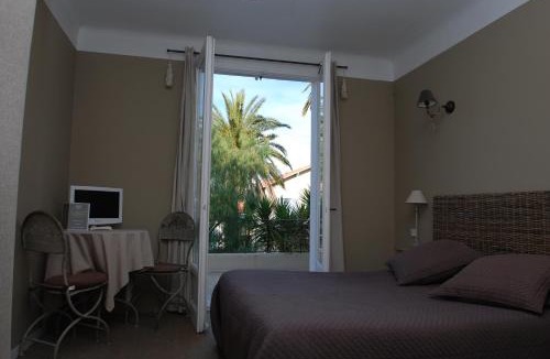 Cros-de-Cagnes Hotel | Hôtel du Bord de Mer "Le Vanillé"