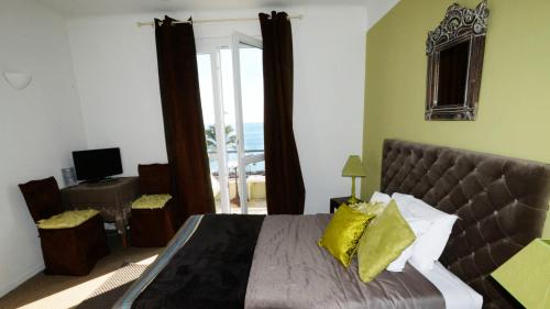 Cros-de-Cagnes Hotel | Hôtel du Bord de Mer "Le Vanillé"