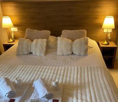 Semur-en-Auxois Hotel | Hôtel du Commerce