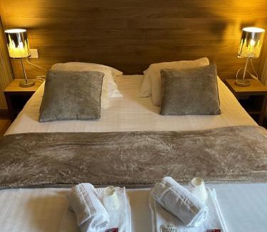 Semur-en-Auxois Hotel | Hôtel du Commerce