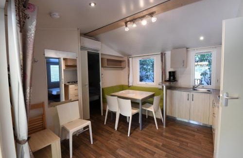 Saint-Maurice-dʼArdeche Hotel | Hôtel du cros d'Auzon