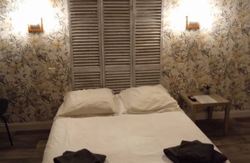 Saint-Bris-des-Bois Hotel | Hôtel du Grand Chêne