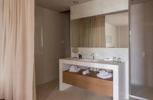 Venise-en-Quebec Hotel | Hôtel du Lac Champlain, an Ascend Collection Hotel