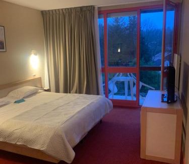 Lacapelle-Viescamp Hotel | Hôtel du Lac