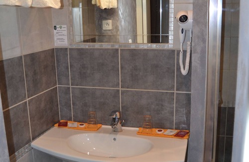 Luxeuil-les-Bains Hotel | Hôtel du Lion Vert