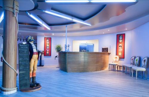 Chasseneuil-du-Poitou Hotel | Hôtel Du Parc - Pirates
