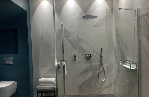 Laval Hotel | Hôtel et Apparts Marin