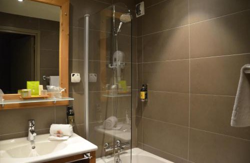 Correncon-en-Vercors Hotel | Hôtel et Spa les Clarines