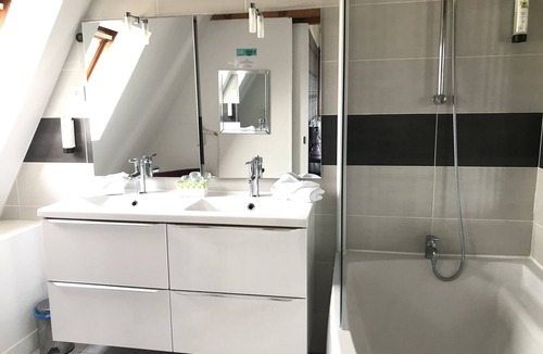 Coucy-le-Chateau-Auffrique Hotel | Hôtel Belle Vue