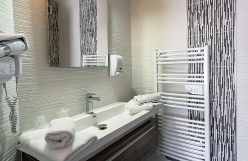 Sanary-sur-Mer Hotel | Hôtel Holidays & Work