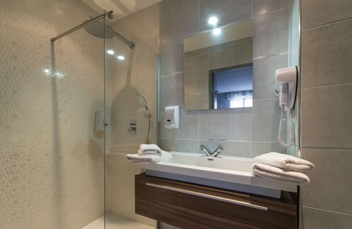 Sanary-sur-Mer Hotel | Hôtel Holidays & Work