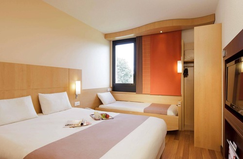 Ploumagoar Hotel | Hôtel Ibis de Guingamp Cœur de Bretagne