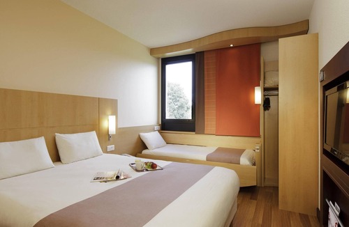 Ploumagoar Hotel | Hôtel Ibis de Guingamp Cœur de Bretagne