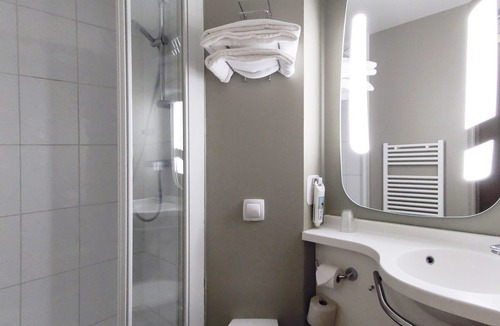 Paroisse Saint-Vincent-de-Paul Hotel | Hôtel ibis Dole Sud Choisey