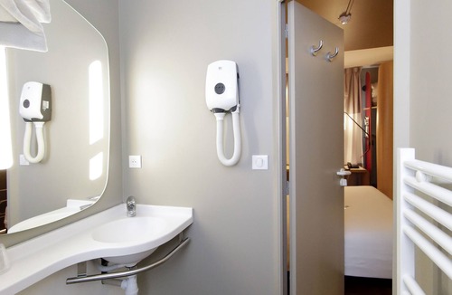 Paroisse Saint-Vincent-de-Paul Hotel | Hôtel ibis Dole Sud Choisey