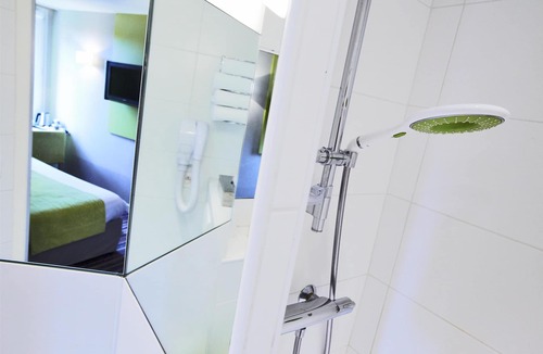 Saint-Bonnet-de-Mure Hotel | Hôtel Kyriad Lyon Est