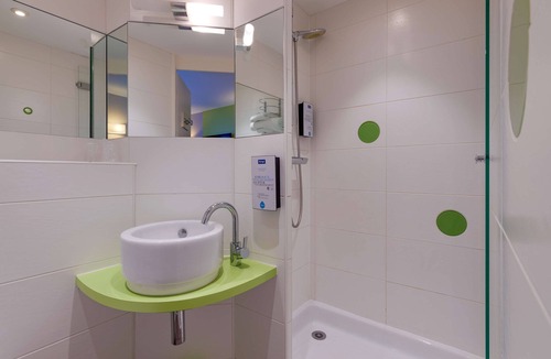 Saint-Bonnet-de-Mure Hotel | Hôtel Kyriad Lyon Est
