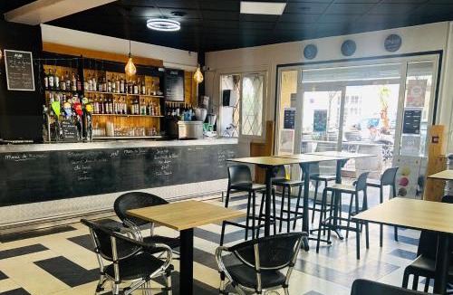 Nissan-lez-Enserune Hotel | Hôtel L'Acropole