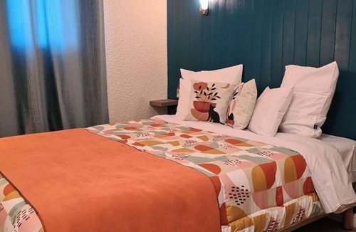 Villalbe Hotel | Hôtel L'Etoile - Airport - A61