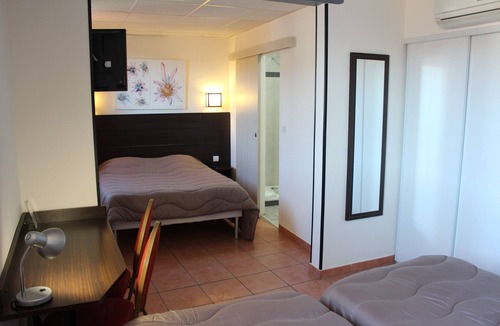 Chateauneuf-les-Martigues Hotel | Hôtel l'Hacienda