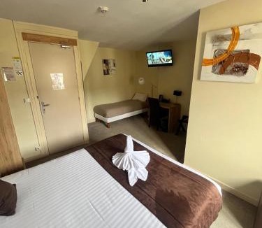 Chatellerault Hotel | Hôtel L'Univers