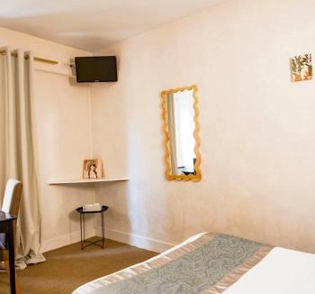 Cremieu Hotel | Hôtel La Batisse