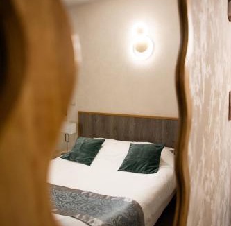 Cremieu Hotel | Hôtel La Batisse