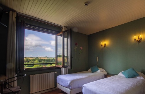 Cuq-Toulza Hotel | Hôtel La Bombardière