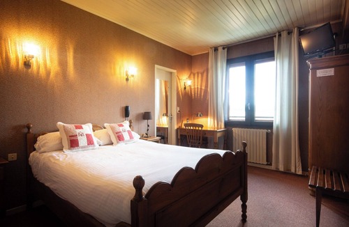 Cuq-Toulza Hotel | Hôtel La Bombardière