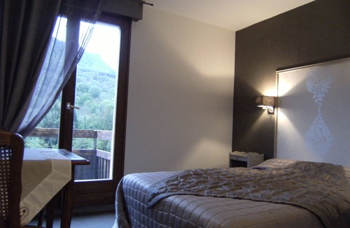 Mouthier-Haute-Pierre Hotel | Hôtel la Cascade