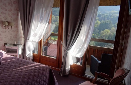 Mouthier-Haute-Pierre Hotel | Hôtel la Cascade