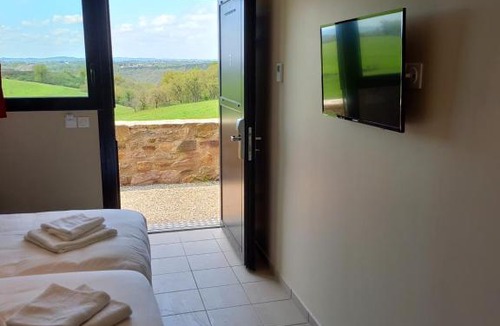 Saint-Jean-de-Marcel Hotel | Hôtel La Croix de Mille