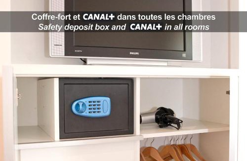 Rodez Hotel | HÔTEL LA FERME DE BOURRAN - RODEZ - parking privé avec bornes pour voitures électriques