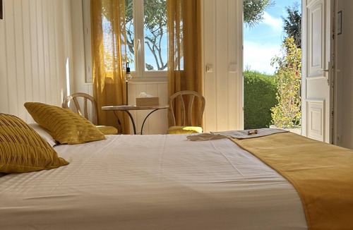 Villefranche-sur-Mer Hotel | Hôtel La Fiancée Du Pirate