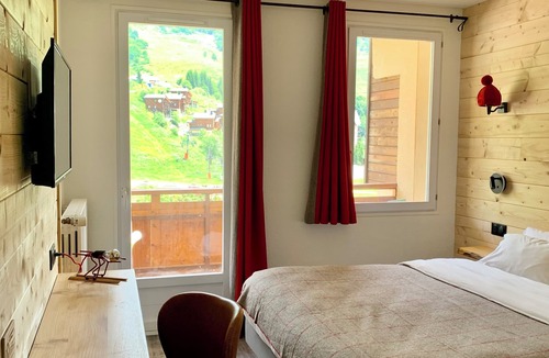 Saint-Francois-Longchamp Hotel | Hôtel Lac Bleu 1650