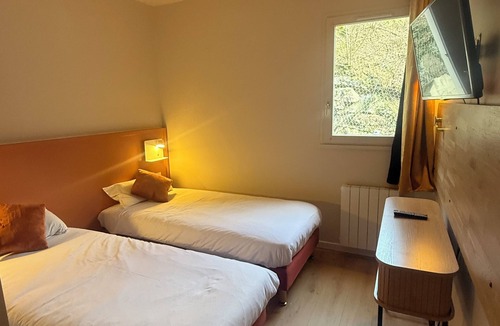 Saint-Genis-les-Ollieres Hotel | Hôtel La Cascade
