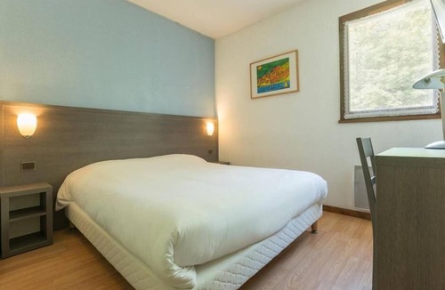Saint-Genis-les-Ollieres Hotel | Hôtel La Cascade