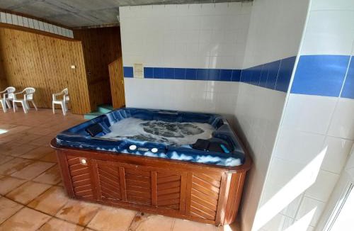 Cordes-sur-Ciel Hotel | Hôtel La Métairie & Piscine