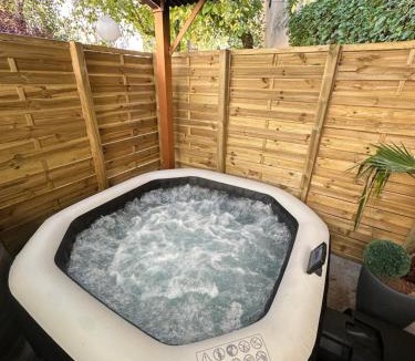 Pernes-les-Fontaines Hotel | Hôtel LA MARGELLE