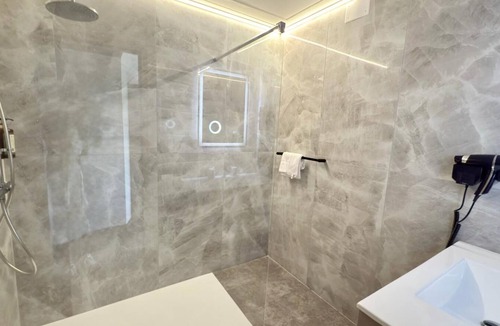 Pernes-les-Fontaines Hotel | Hôtel la Perna