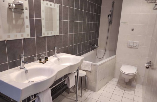 Entraygues-sur-Truyere Hotel | Hôtel La Rivière