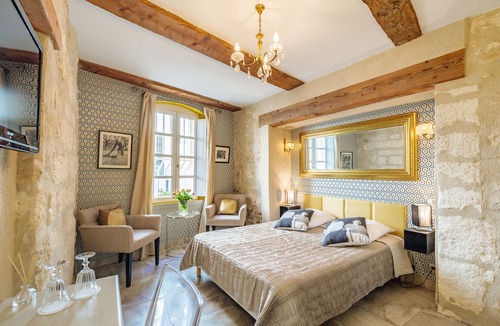 Villeneuve-les-Avignon Hotel | Hôtel La Suite