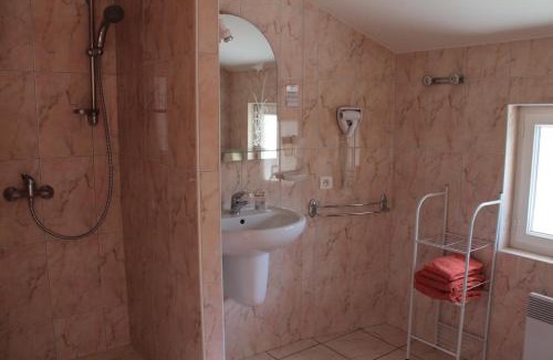 Peyrouse Hotel | Hôtel Ladagnous